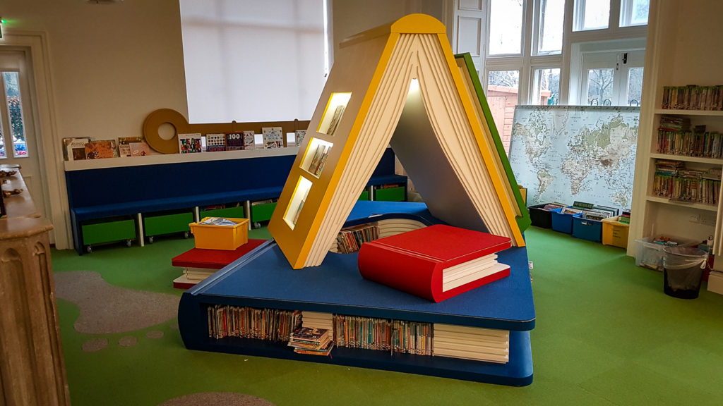 Lacquered feature book case for children